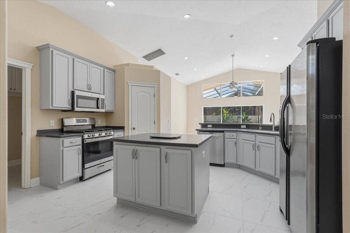 8211 CANYON CREEK WAY, Tampa, FL 33647 8211 CANYON CREEK WAY, Tampa, FL 33647