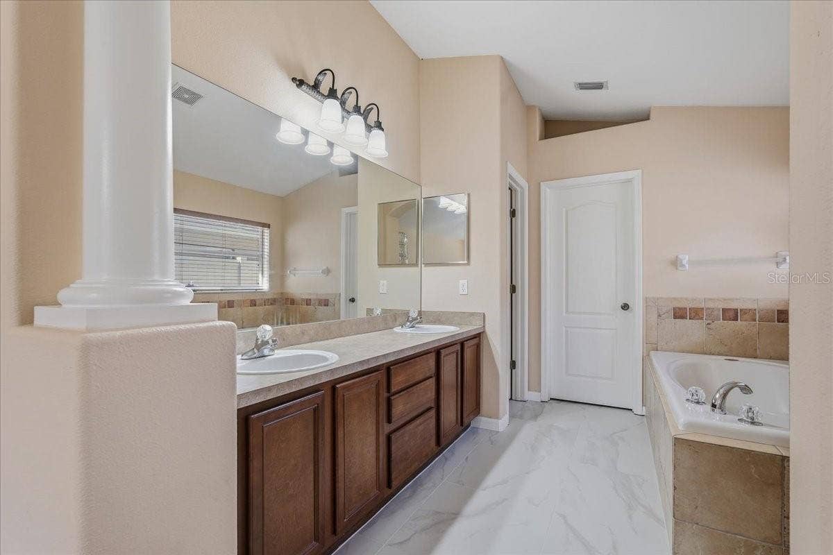 8211 CANYON CREEK WAY, Tampa, FL 33647 8211 CANYON CREEK WAY, Tampa, FL 33647