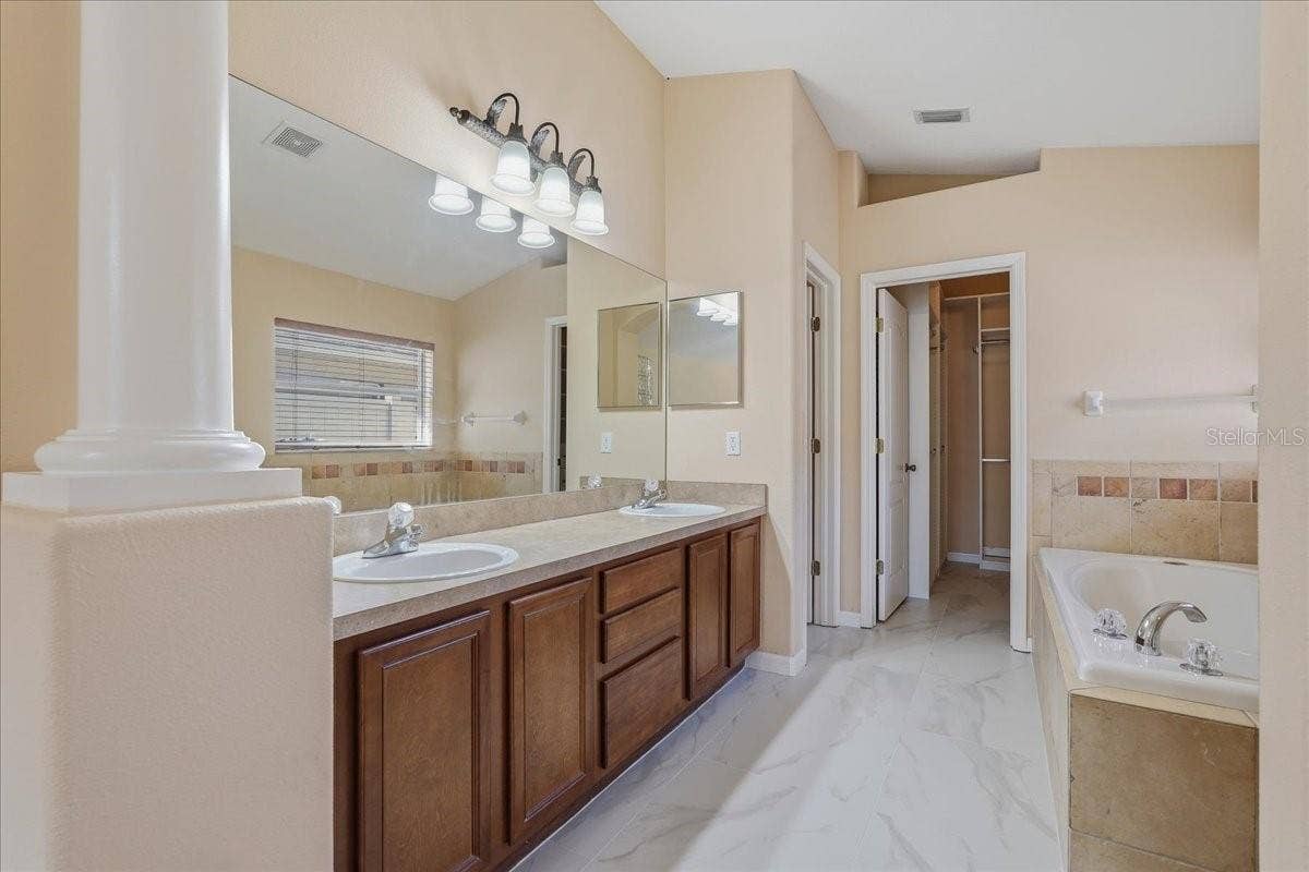 8211 CANYON CREEK WAY, Tampa, FL 33647 8211 CANYON CREEK WAY, Tampa, FL 33647