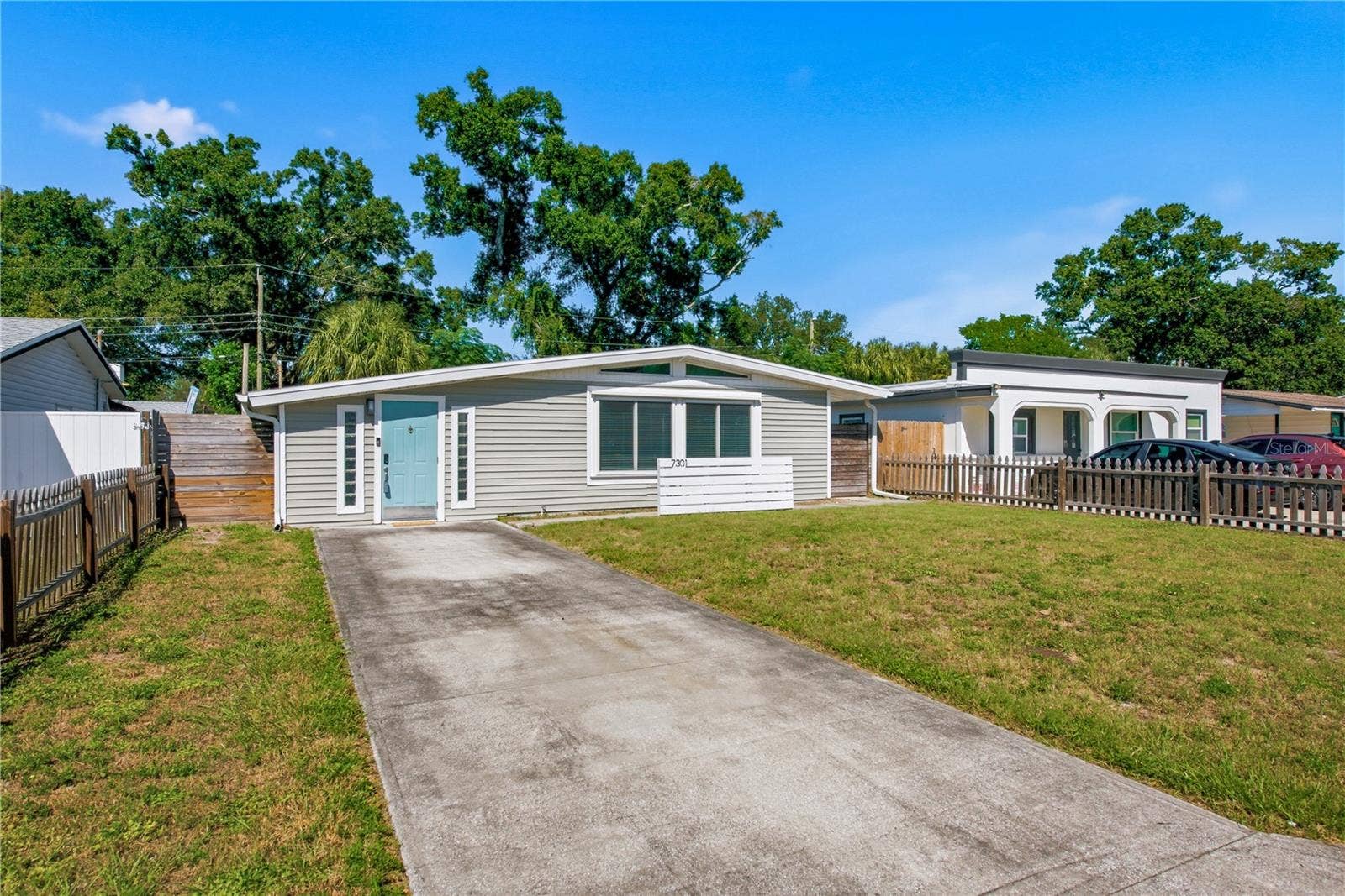 Spacious driveway