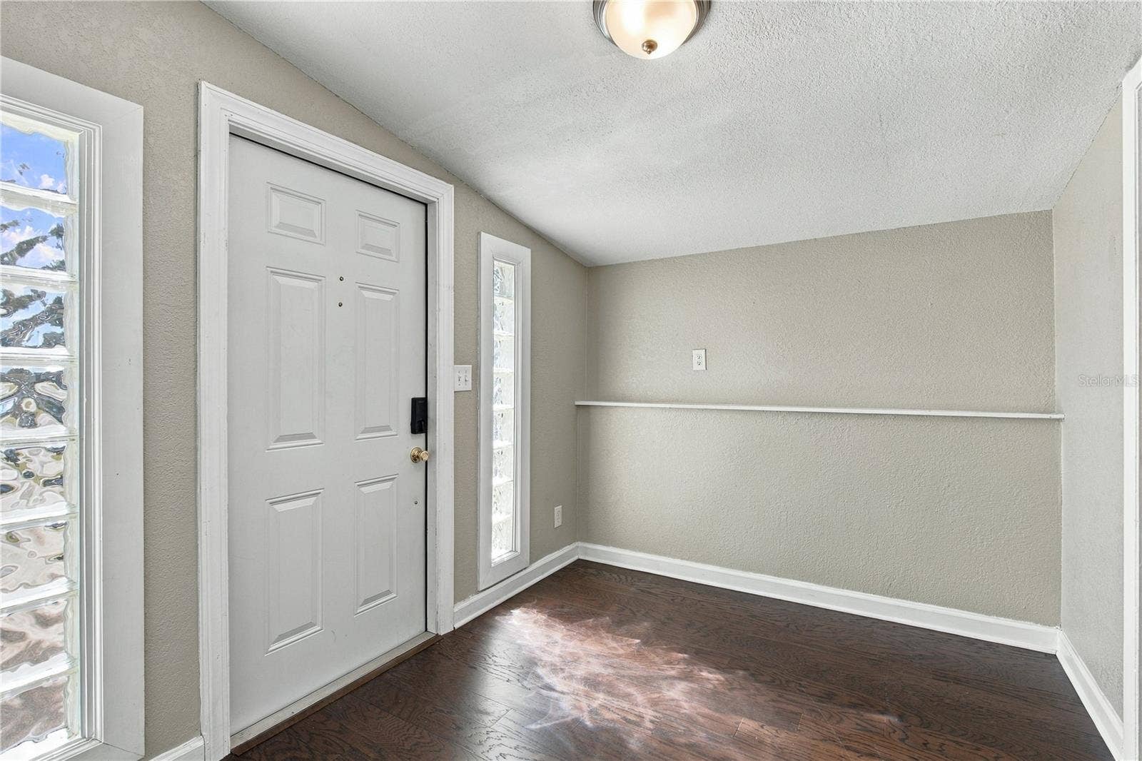 Great bonus space when you walk in