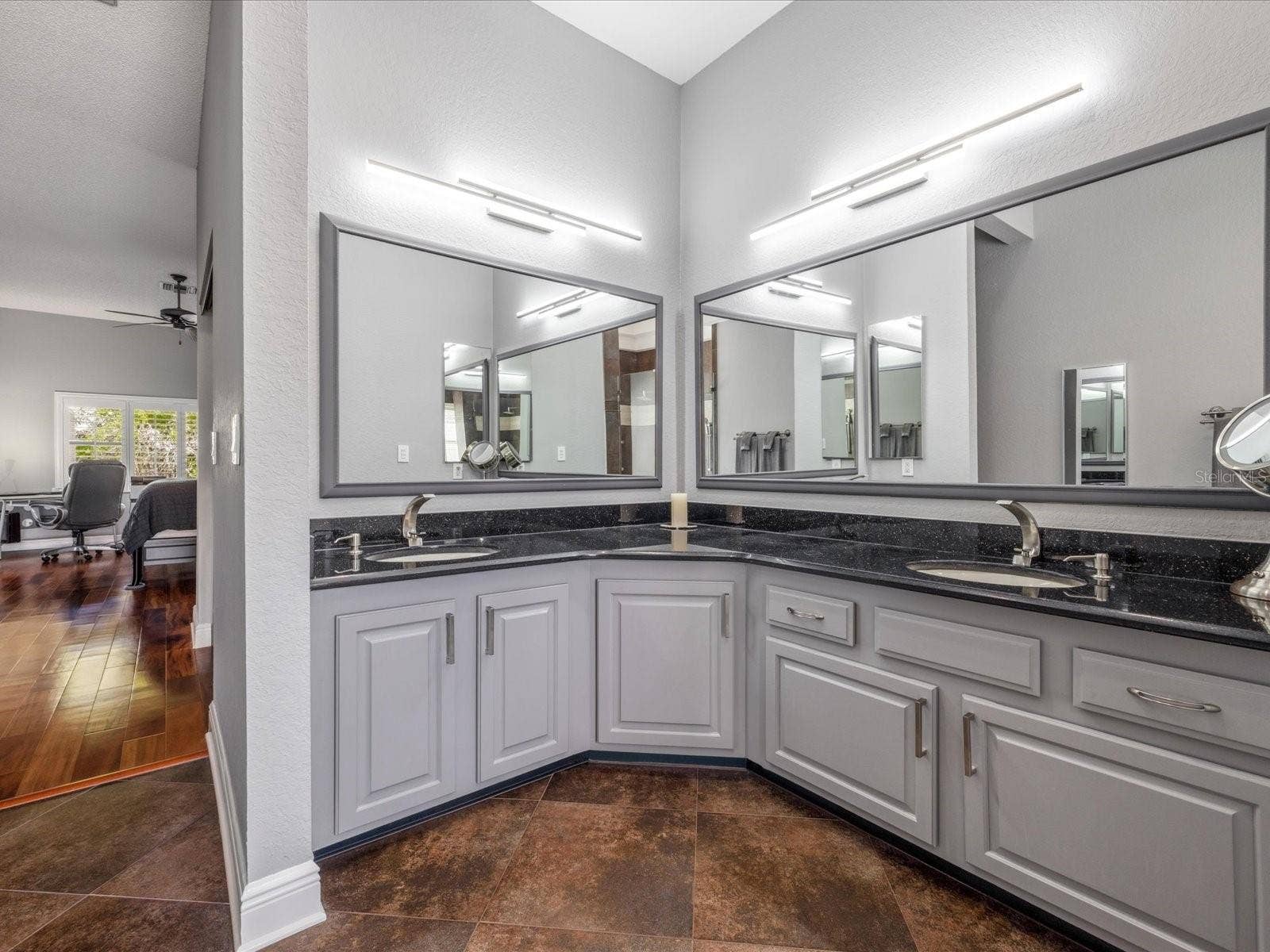 10 WINDRUSH COURT, Oldsmar, FL 34677