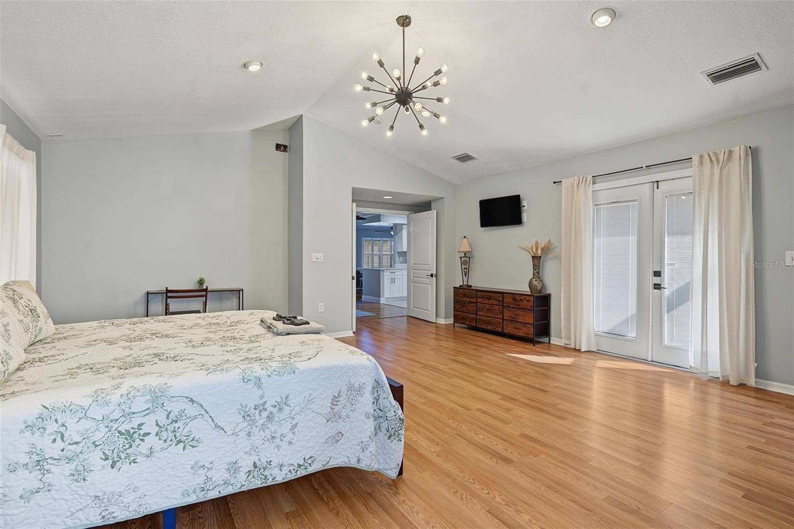 4317 S HALE AVENUE, Tampa, FL 33611 4317 S HALE AVENUE, Tampa, FL 33611