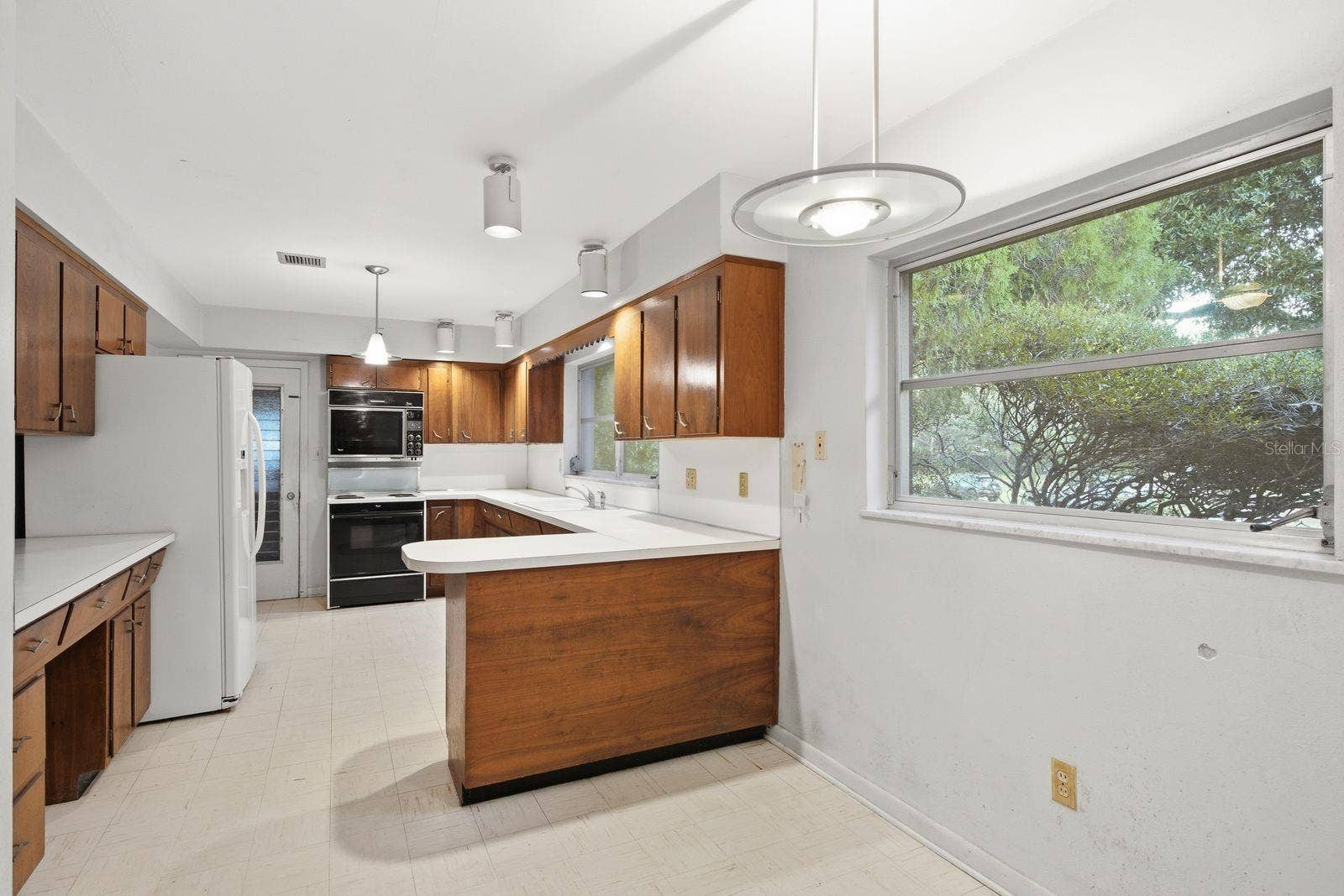 10 BIRDIE LANE, Palm Harbor, FL 34683 10 BIRDIE LANE, Palm Harbor, FL 34683
