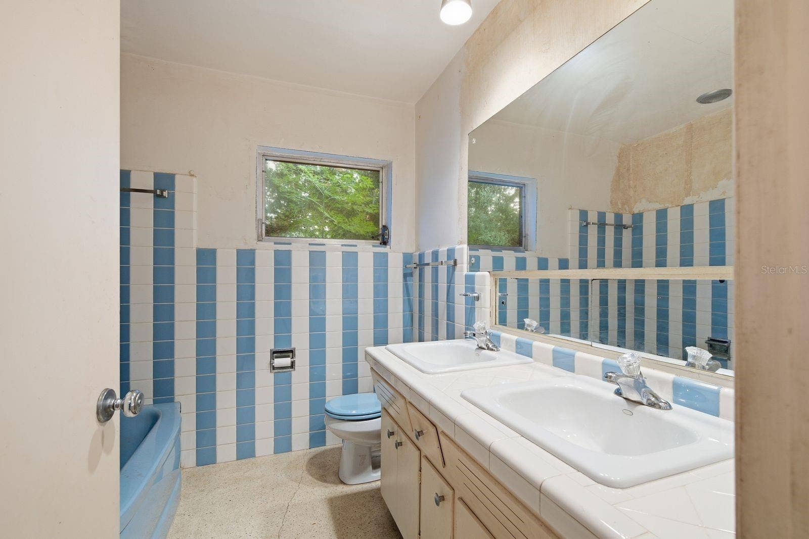 10 BIRDIE LANE, Palm Harbor, FL 34683 10 BIRDIE LANE, Palm Harbor, FL 34683