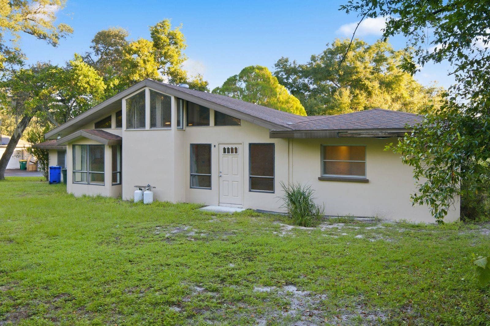 10 BIRDIE LANE, Palm Harbor, FL 34683 10 BIRDIE LANE, Palm Harbor, FL 34683