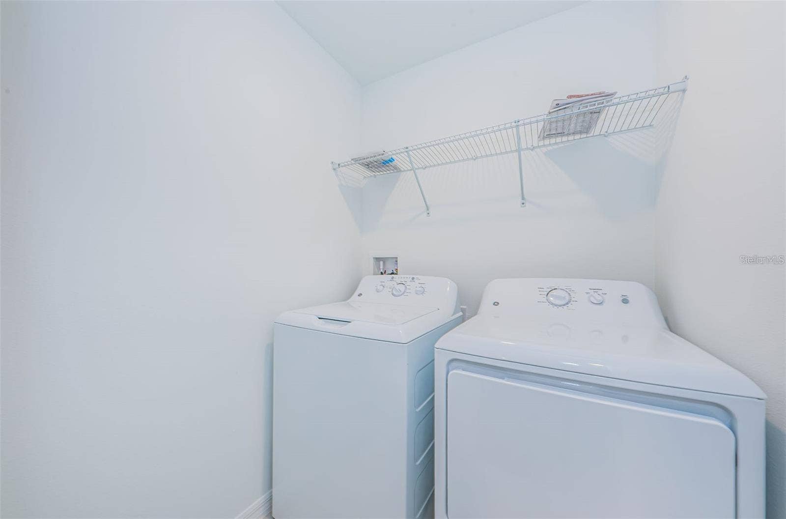 8327 CRESCENT OAKS DRIVE, New Port Richey, FL 34655 8327 CRESCENT OAKS DRIVE, New Port Richey, FL 34655