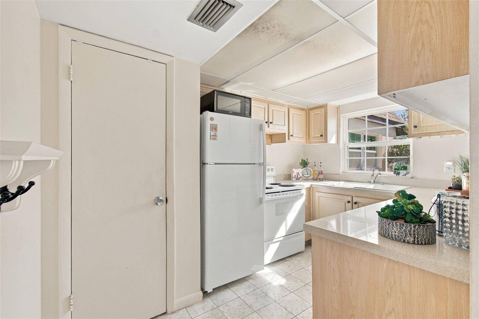 210 N BAYSHORE BOULEVARD, #207, Clearwater, FL 33759 210 N BAYSHORE BOULEVARD, #207, Clearwater, FL 33759