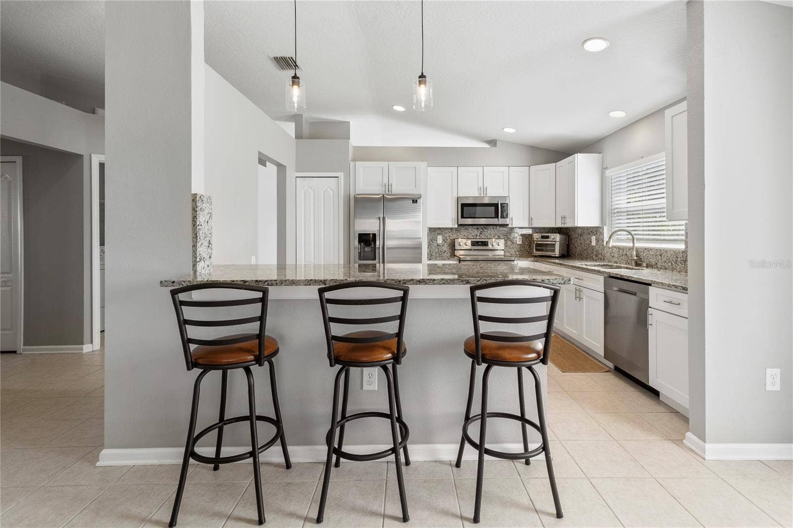 Eat in kitchen with space on both sides of penisular