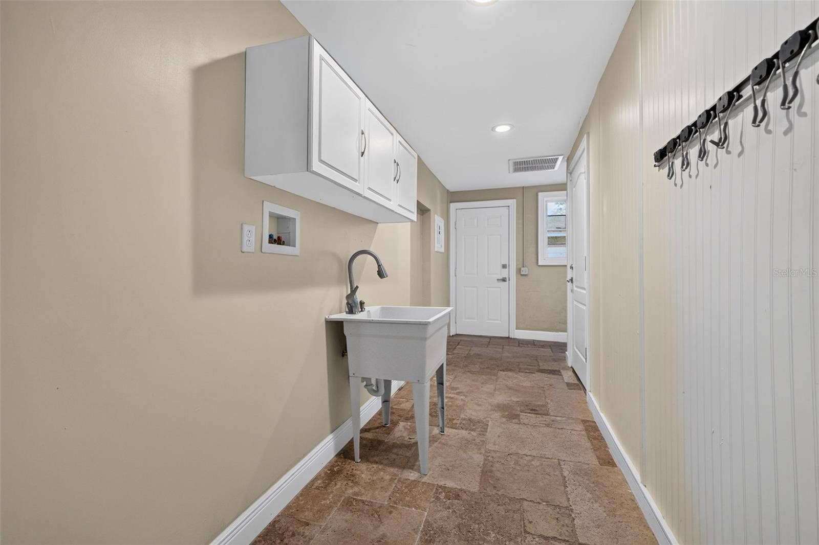 1115 WOODSIDE AVENUE, Clearwater, FL 33756 1115 WOODSIDE AVENUE, Clearwater, FL 33756