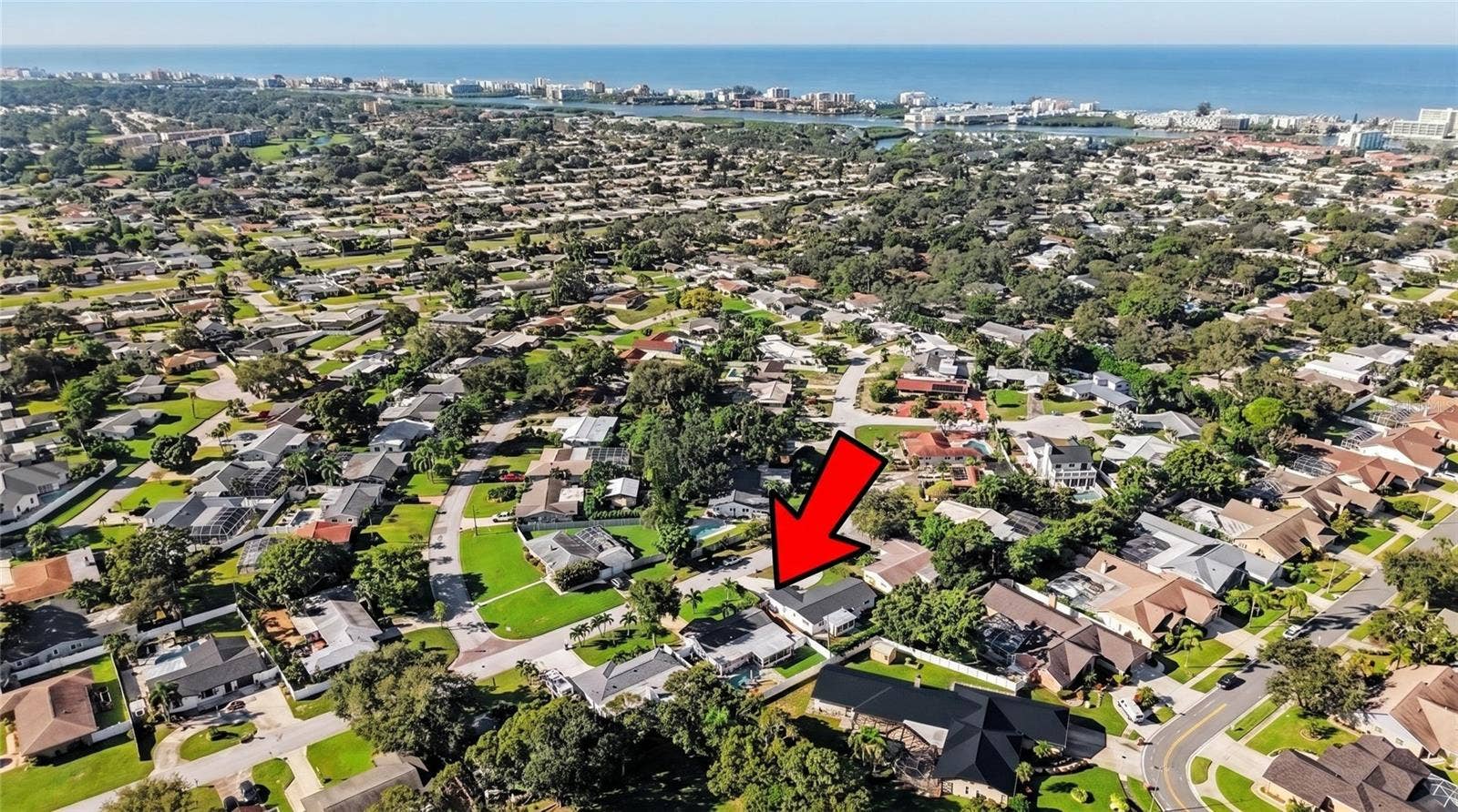 14161 HETRICK CIRCLE N, Largo, FL 33774 Just 2.5 miles from the beach!