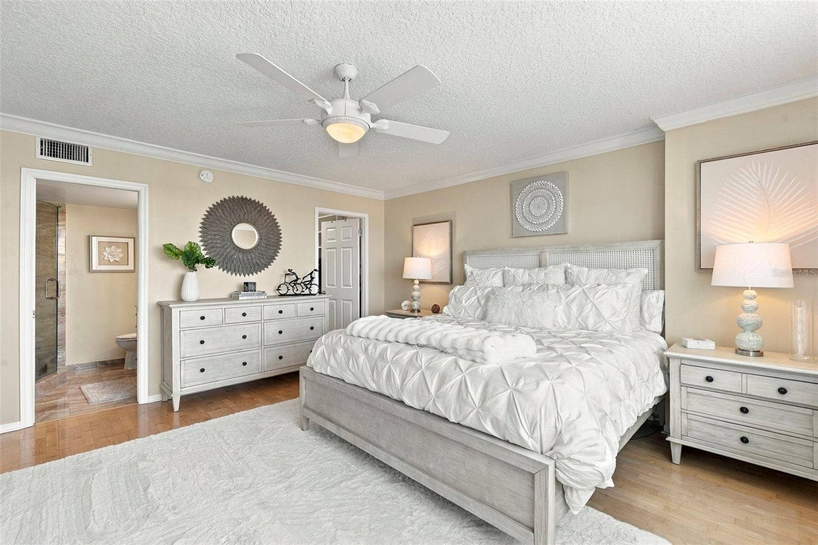 700 BEACH DRIVE NE, #803, St Petersburg, FL 33701 700 BEACH DRIVE NE, #803, St Petersburg, FL 33701
