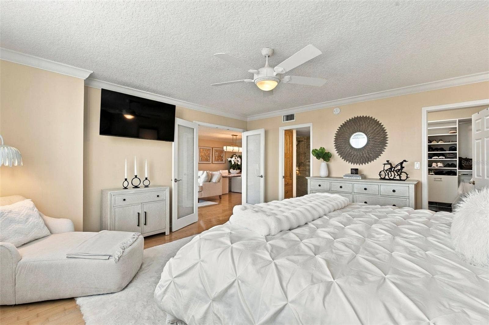 700 BEACH DRIVE NE, #803, St Petersburg, FL 33701 700 BEACH DRIVE NE, #803, St Petersburg, FL 33701