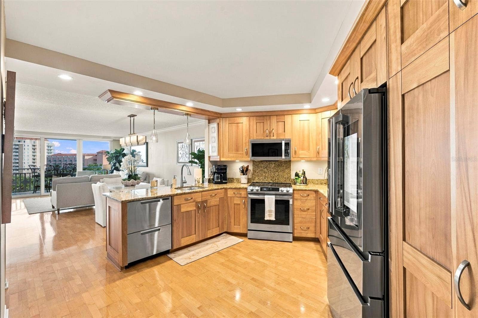 700 BEACH DRIVE NE, #803, St Petersburg, FL 33701 700 BEACH DRIVE NE, #803, St Petersburg, FL 33701