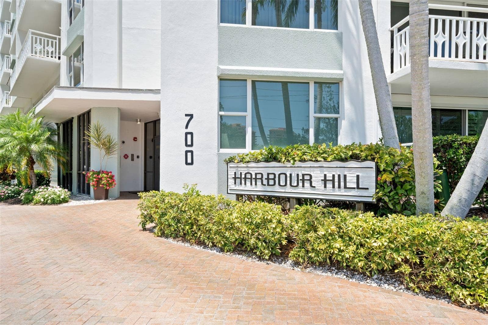 700 BEACH DRIVE NE, #803, St Petersburg, FL 33701 700 BEACH DRIVE NE, #803, St Petersburg, FL 33701