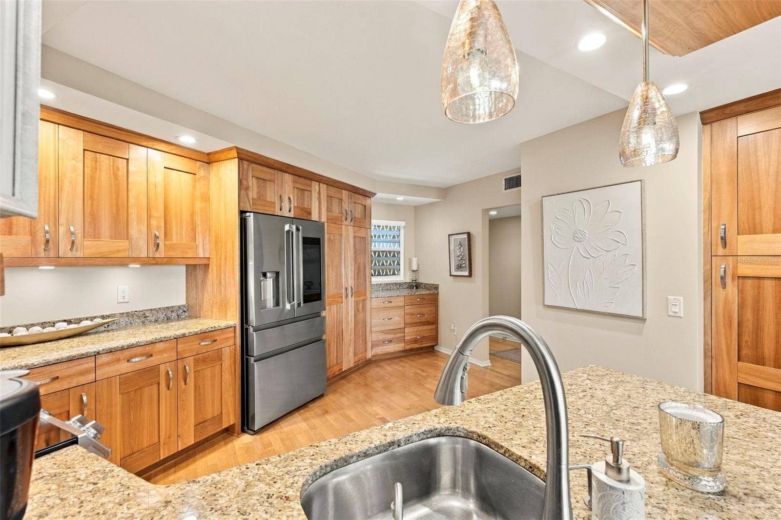 700 BEACH DRIVE NE, #803, St Petersburg, FL 33701 700 BEACH DRIVE NE, #803, St Petersburg, FL 33701