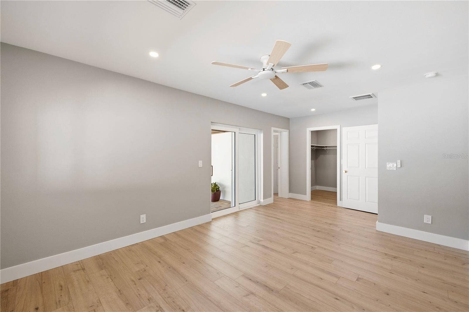 1900 60TH STREET S, Gulfport, FL 33707