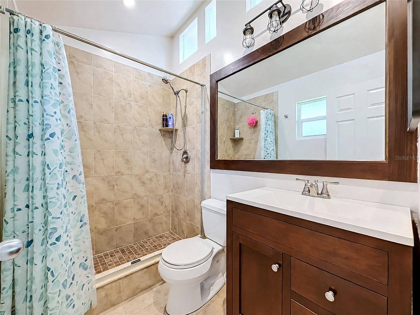 1852 SOURWOOD BOULEVARD, Dunedin, FL 34698 Primary En Suite