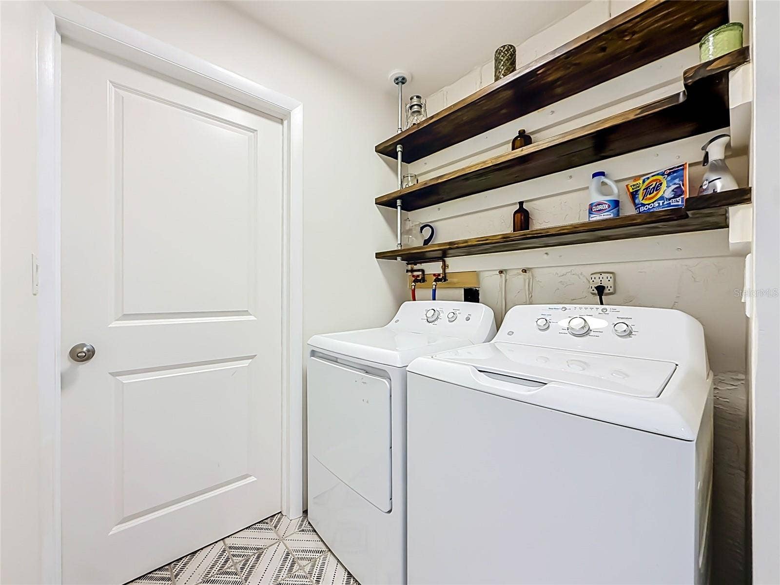 1852 SOURWOOD BOULEVARD, Dunedin, FL 34698 Laundry Room