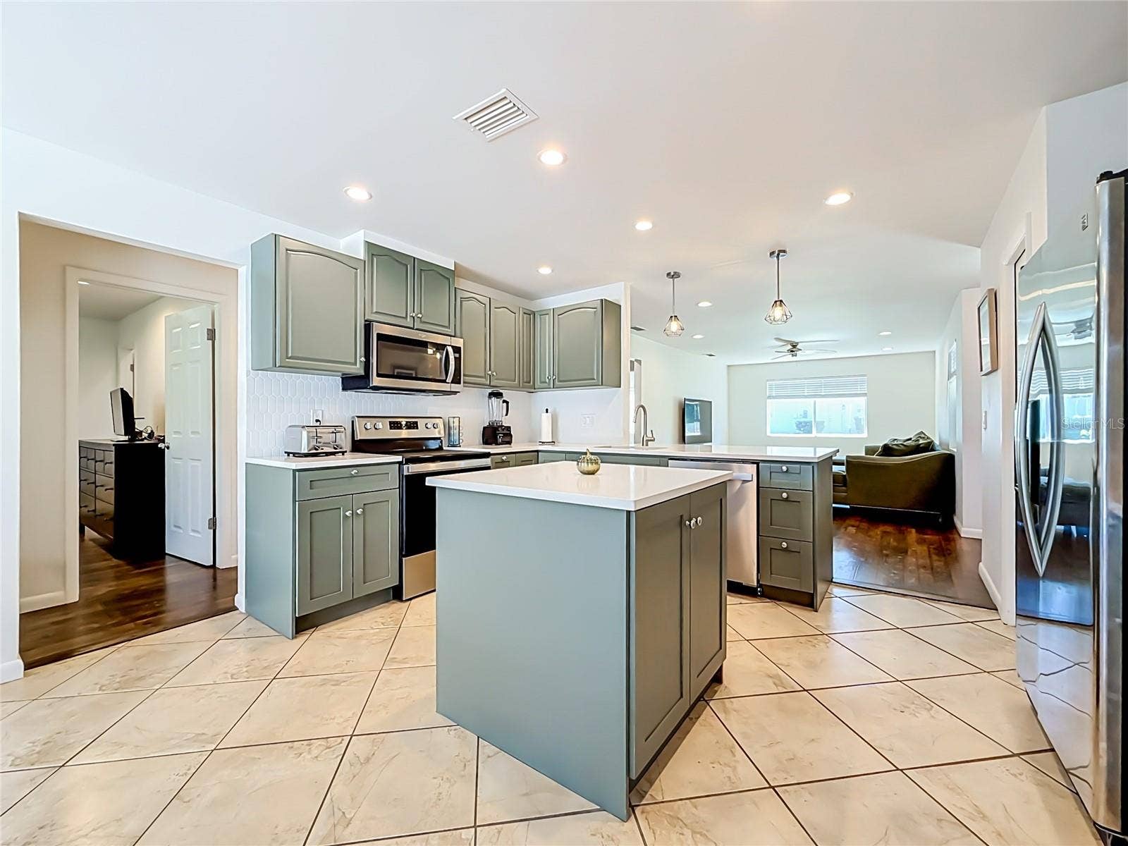 1852 SOURWOOD BOULEVARD, Dunedin, FL 34698 Kitchen