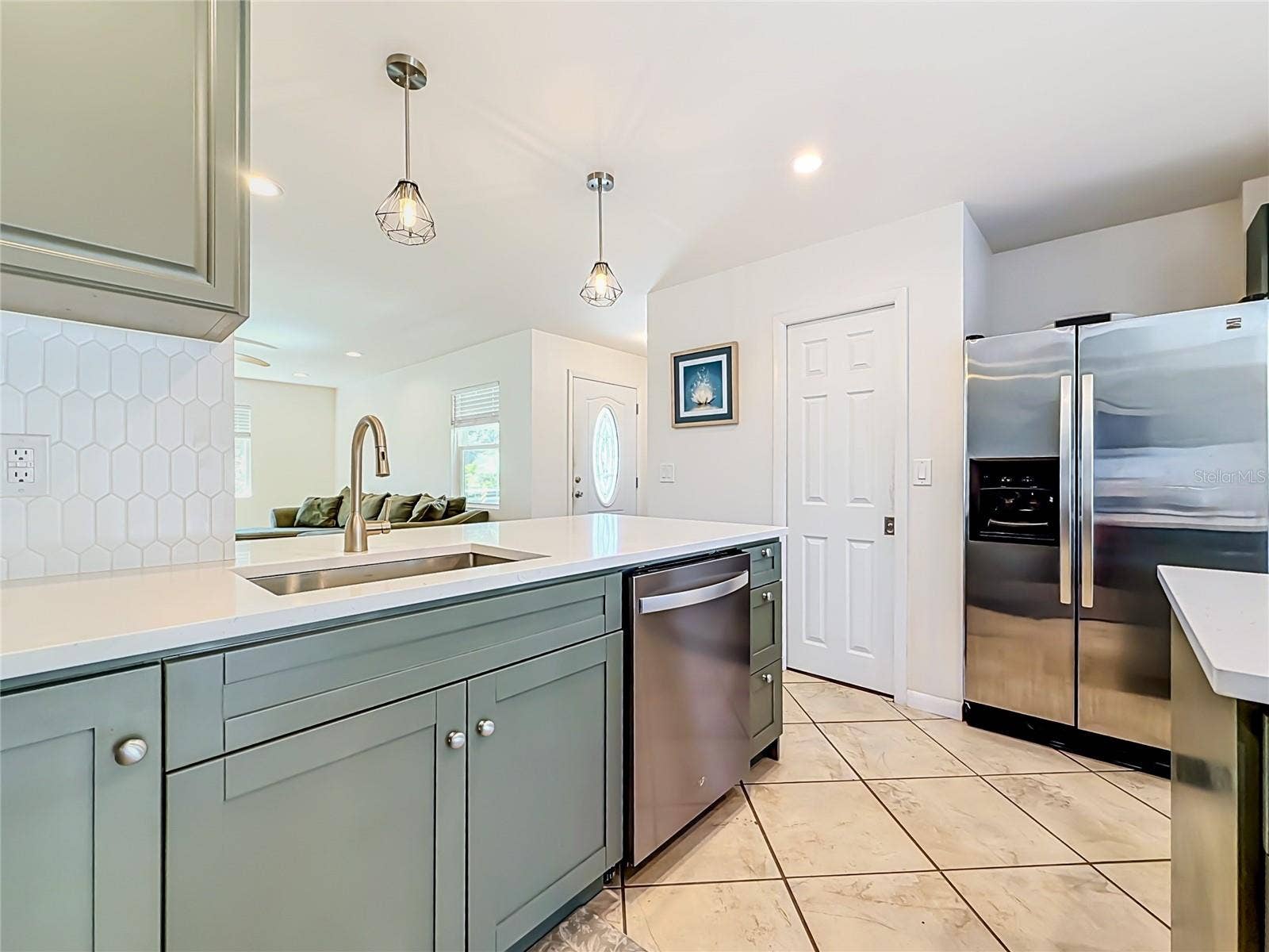 1852 SOURWOOD BOULEVARD, Dunedin, FL 34698 Kitchen