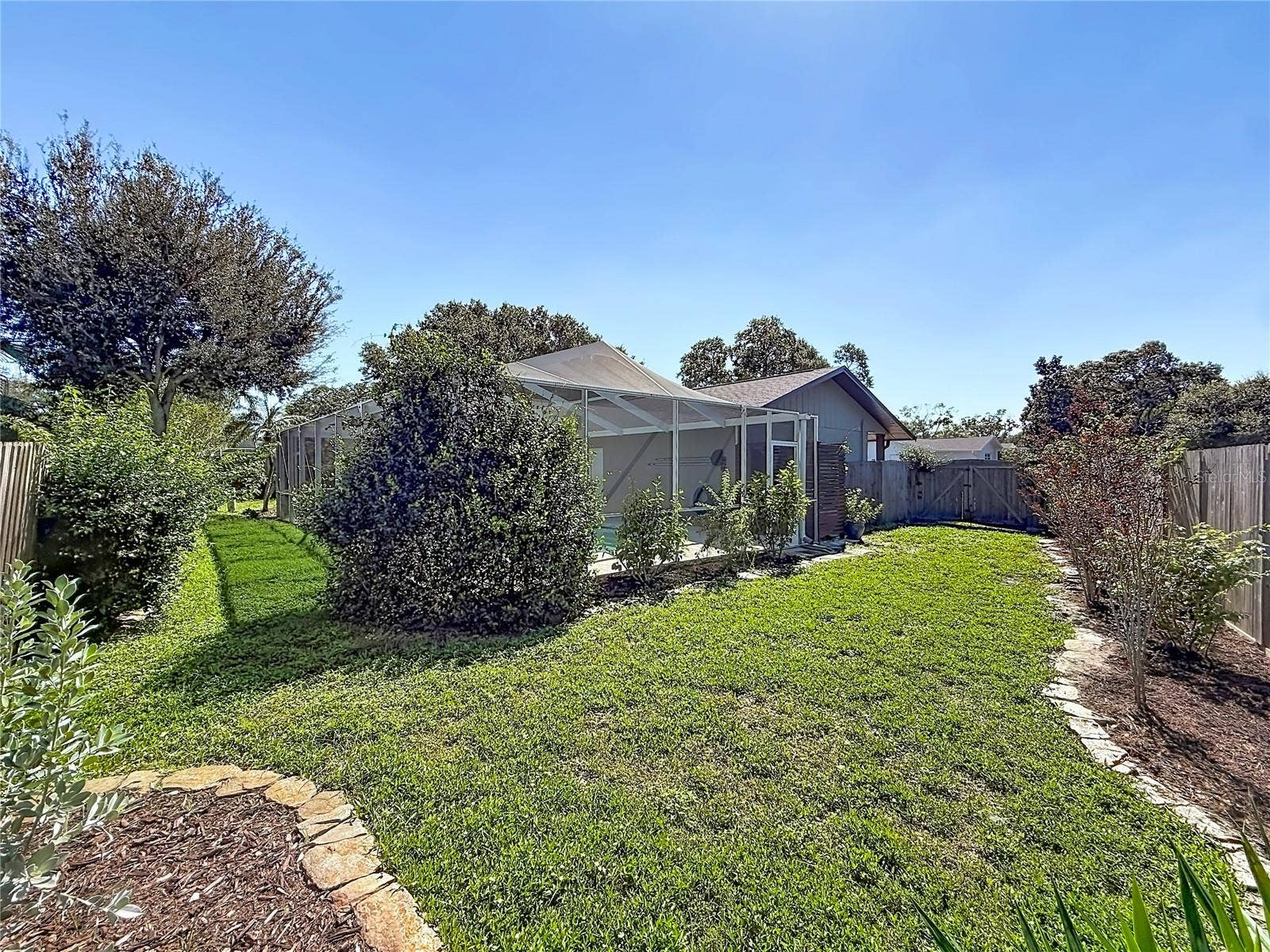 1852 SOURWOOD BOULEVARD, Dunedin, FL 34698 Rear Yard