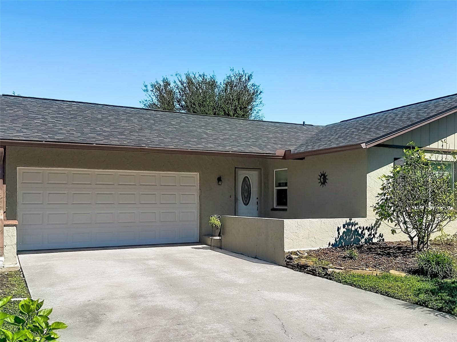 1852 SOURWOOD BOULEVARD, Dunedin, FL 34698 Welcome Home!