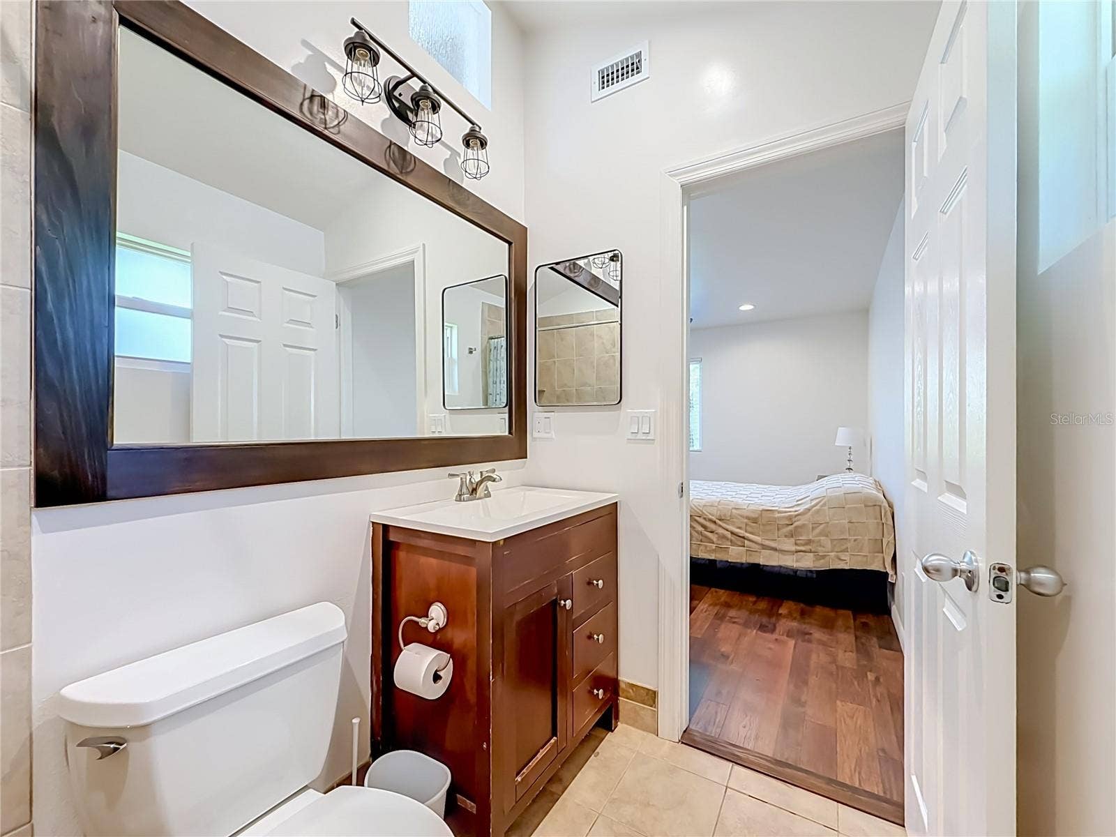 1852 SOURWOOD BOULEVARD, Dunedin, FL 34698 Primary En Suite