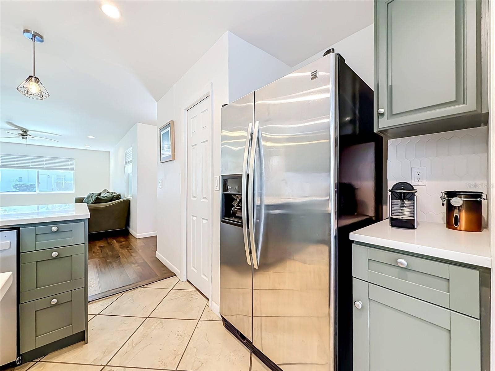 1852 SOURWOOD BOULEVARD, Dunedin, FL 34698 Kitchen