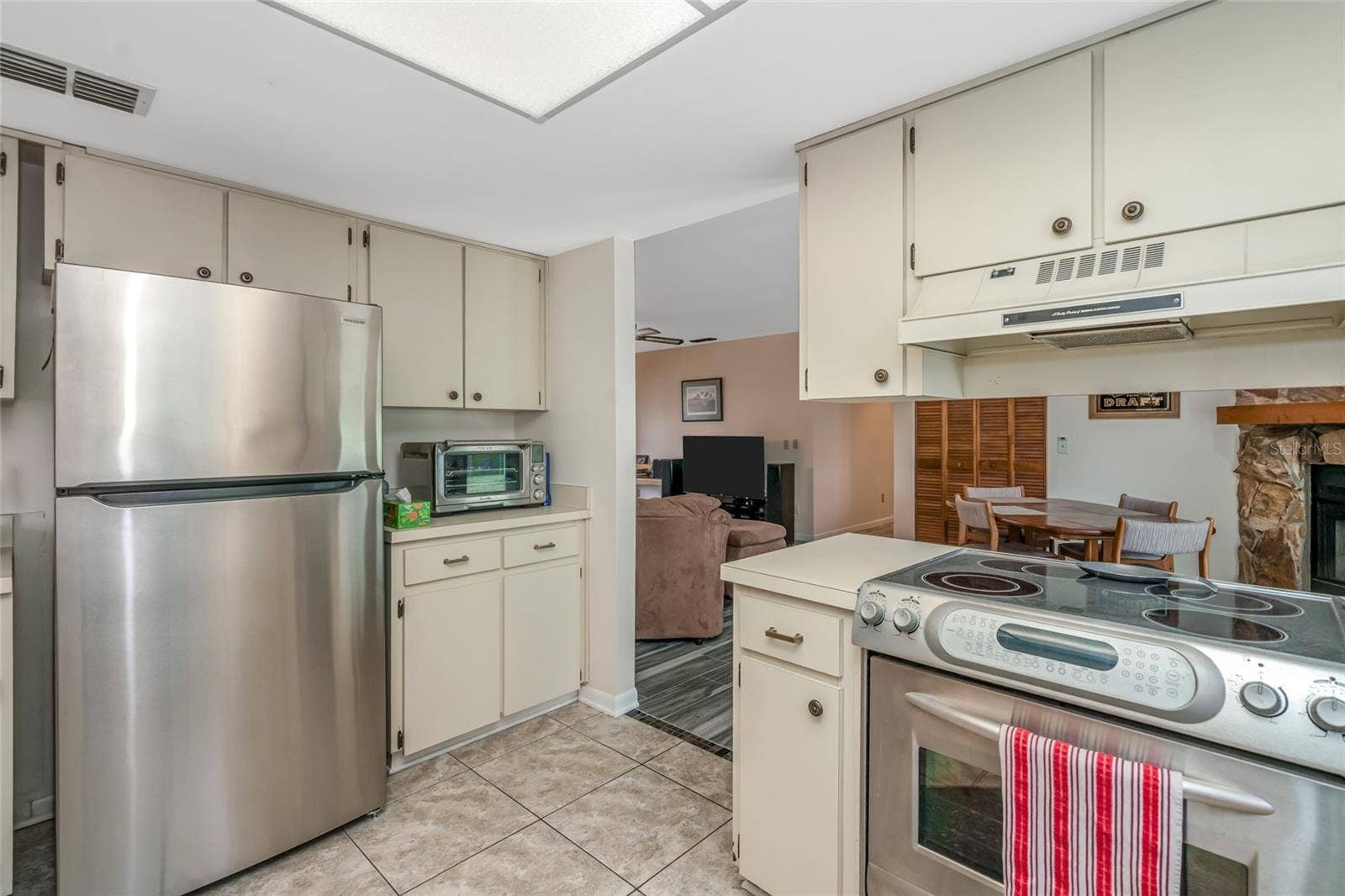 8605 GRANDVIEW DRIVE, Temple Terrace, FL 33617 Kitchen
