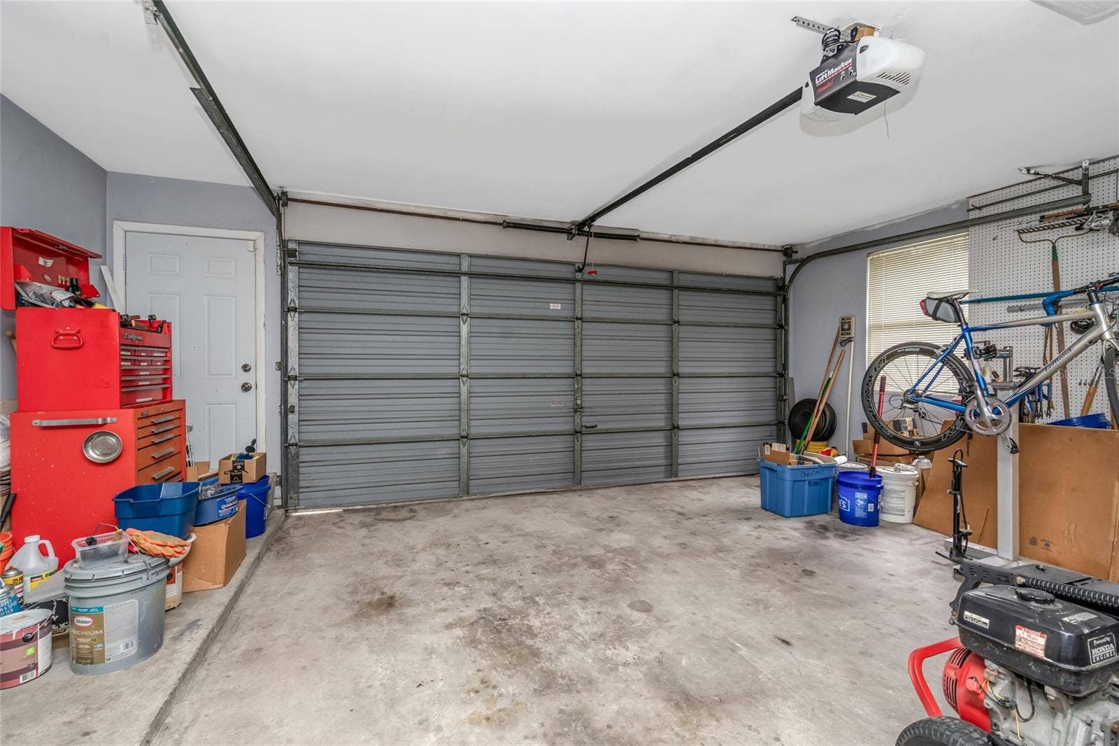 8605 GRANDVIEW DRIVE, Temple Terrace, FL 33617 Garage