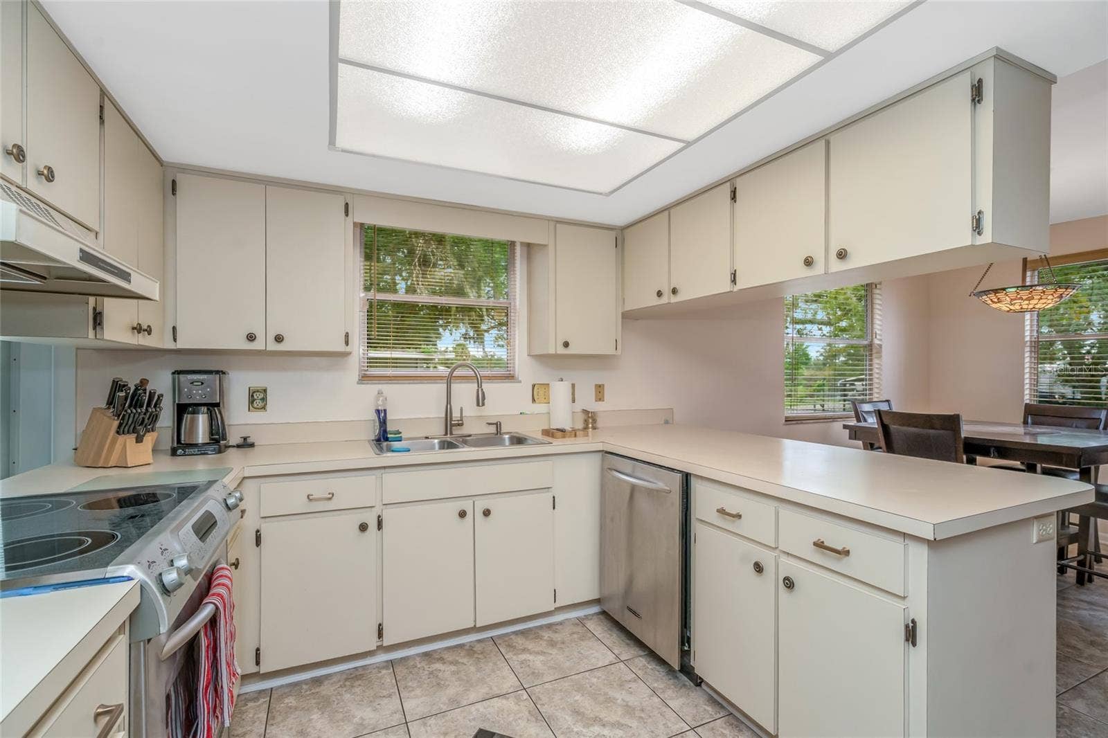 8605 GRANDVIEW DRIVE, Temple Terrace, FL 33617 Kitchen