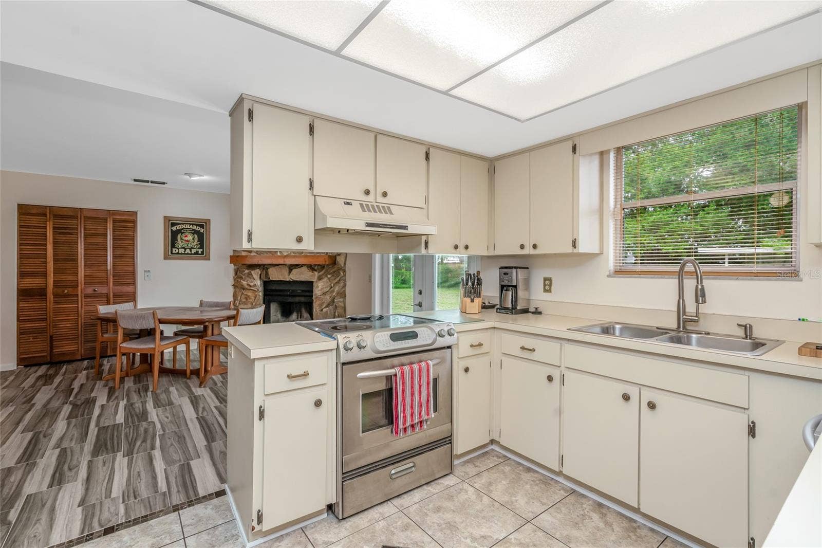 8605 GRANDVIEW DRIVE, Temple Terrace, FL 33617 Kitchen