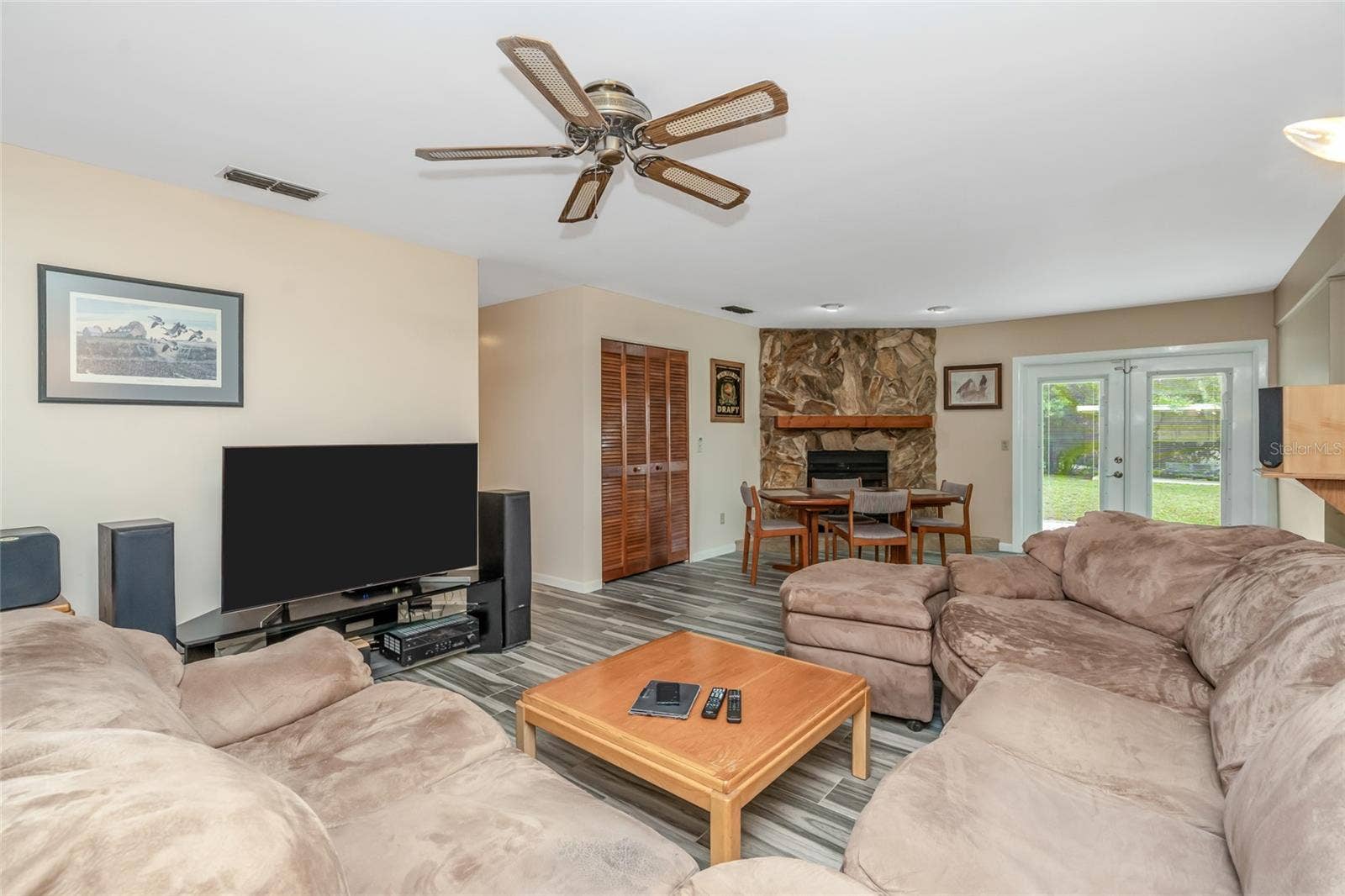 8605 GRANDVIEW DRIVE, Temple Terrace, FL 33617 Living room