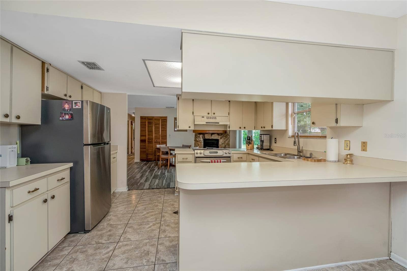 8605 GRANDVIEW DRIVE, Temple Terrace, FL 33617 Kitchen