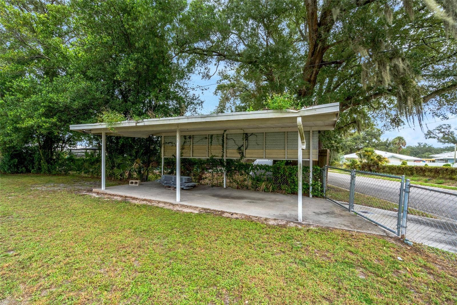 8605 GRANDVIEW DRIVE, Temple Terrace, FL 33617 Open carport