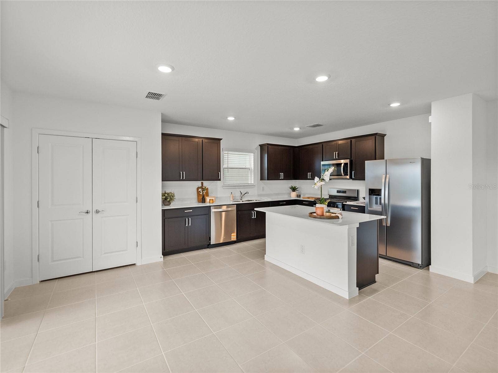 1076 KISTNA DRIVE, Zephyrhills, FL 33540 Upgraded Kitchen with Wood Cabinets, Upgraded Stainless Steel Appliance Package, All New Hardware & Quartz Countertops