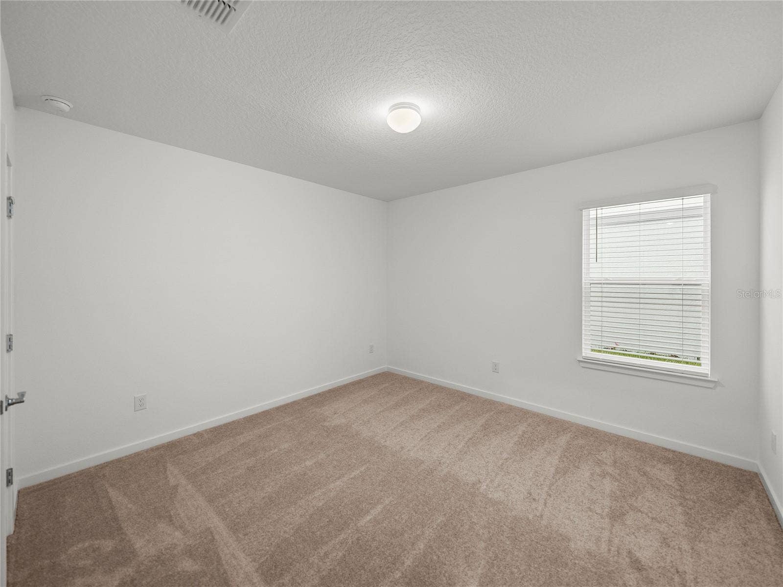 1076 KISTNA DRIVE, Zephyrhills, FL 33540 Downstairs Bedroom w/Walk in Closet and Full Bathroom