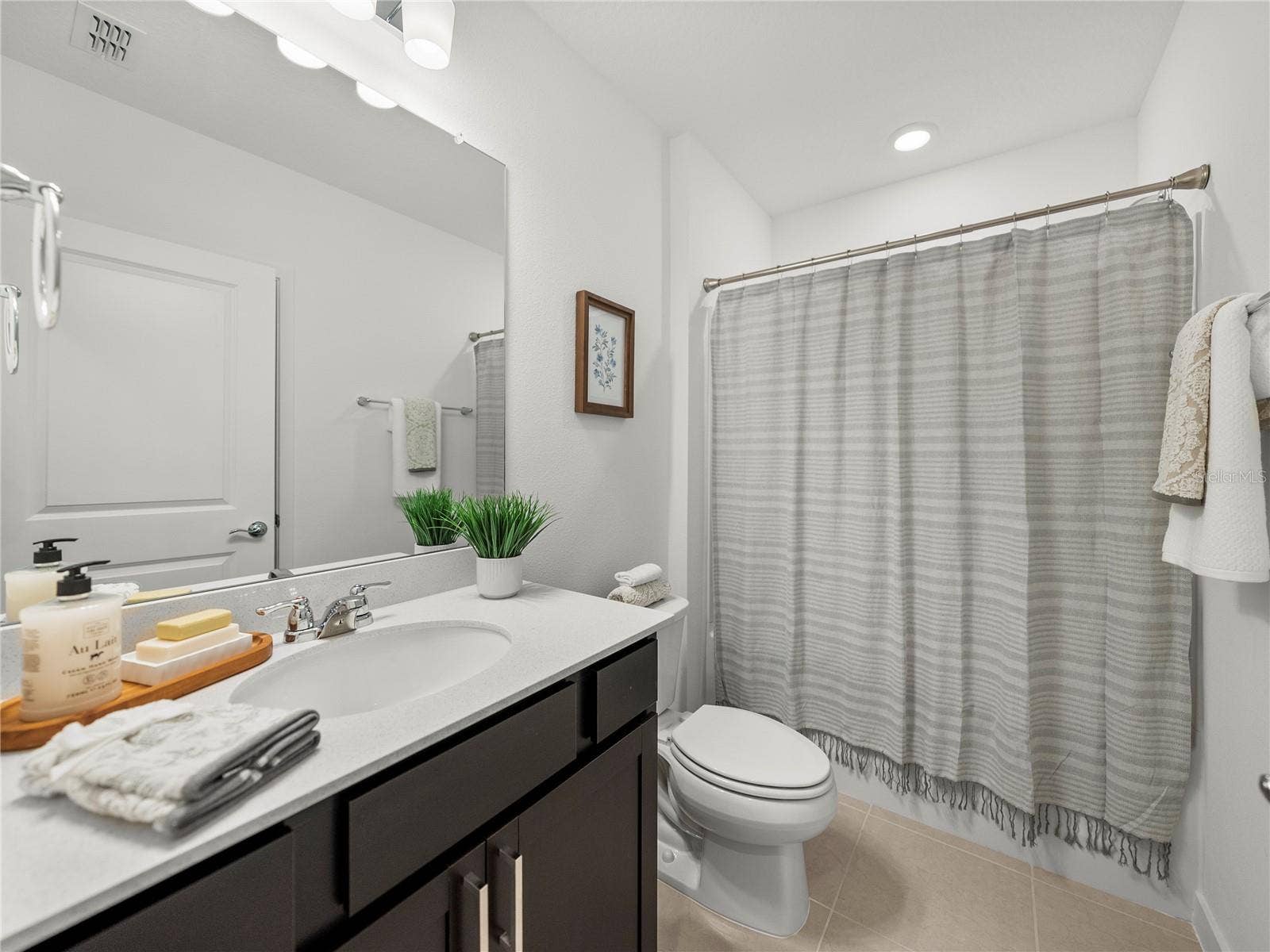 1076 KISTNA DRIVE, Zephyrhills, FL 33540 Downstairs Full Bathroom with extended Vanity