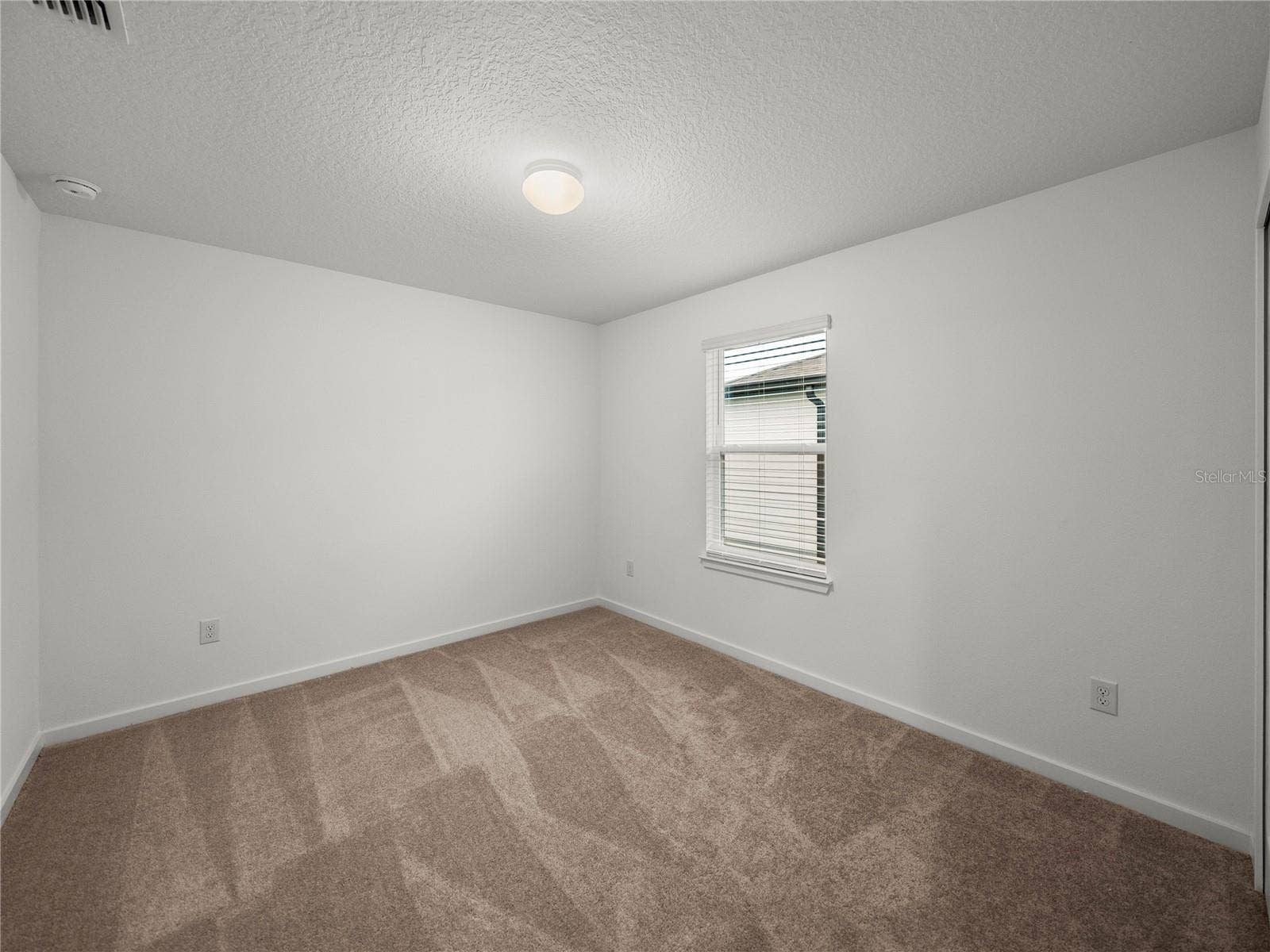 1076 KISTNA DRIVE, Zephyrhills, FL 33540 Upstairs Middle Bedroom