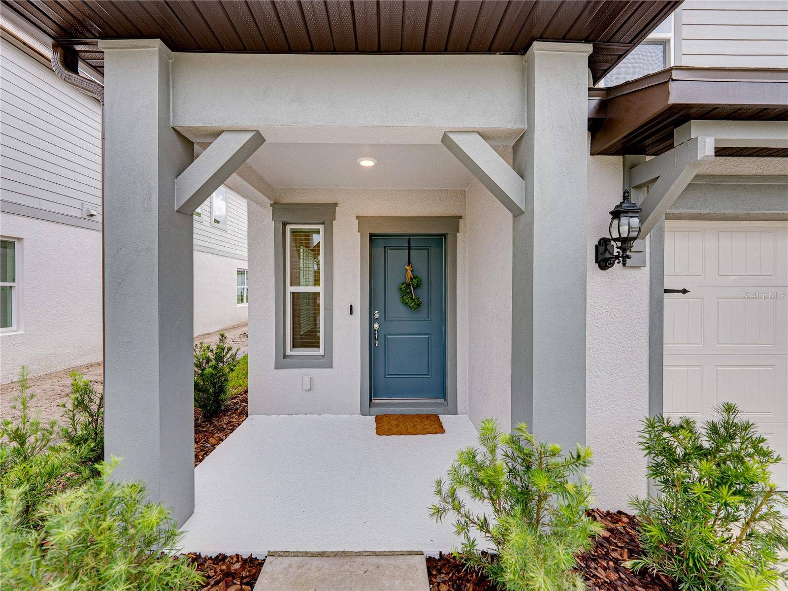 1076 KISTNA DRIVE, Zephyrhills, FL 33540 Front Porch
