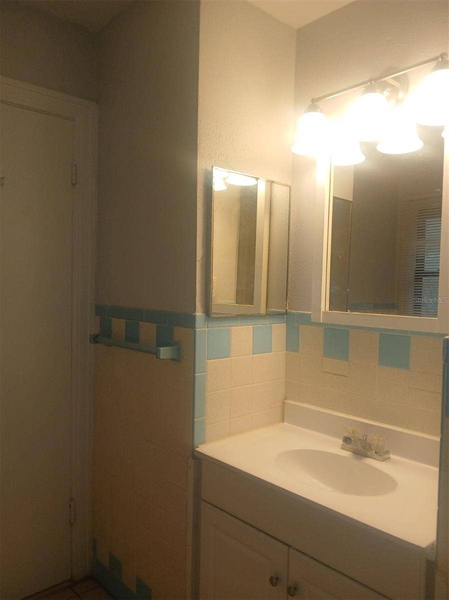 4262 3RD AVENUE N, St Petersburg, FL 33713