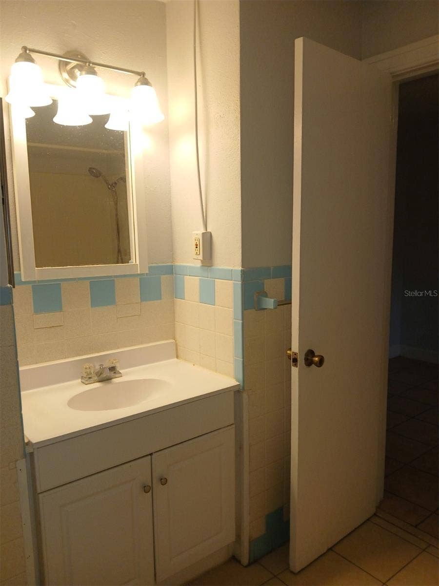 4262 3RD AVENUE N, St Petersburg, FL 33713