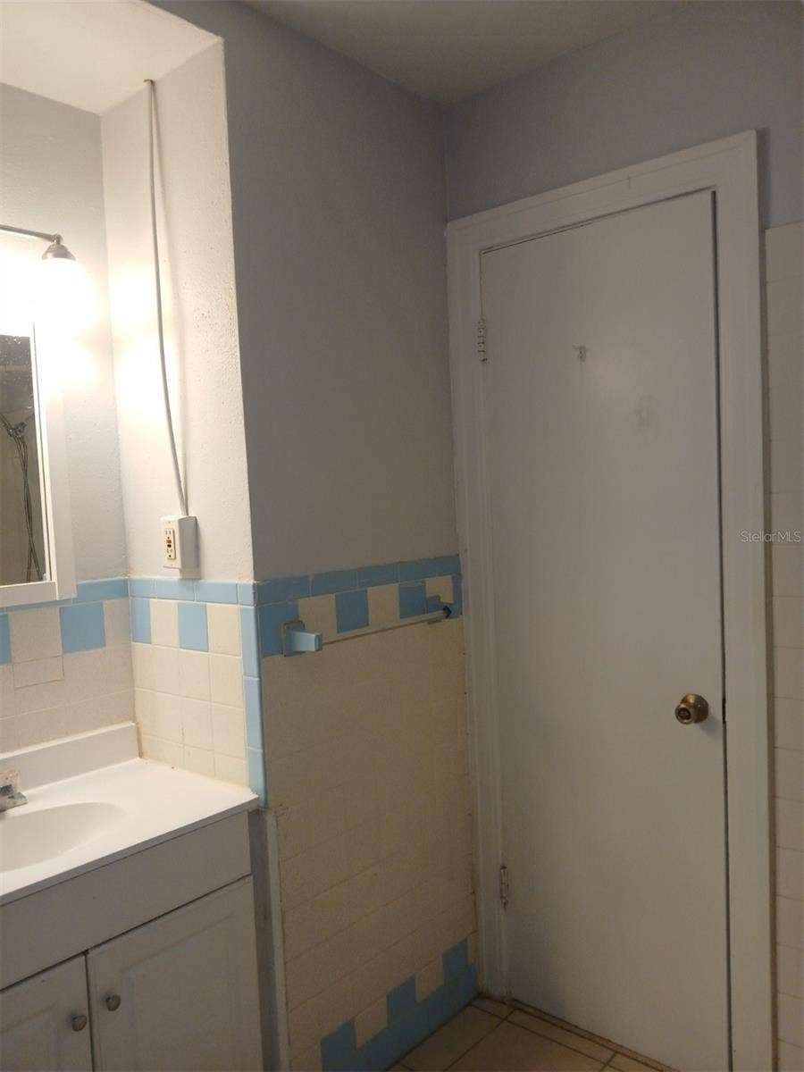 4262 3RD AVENUE N, St Petersburg, FL 33713