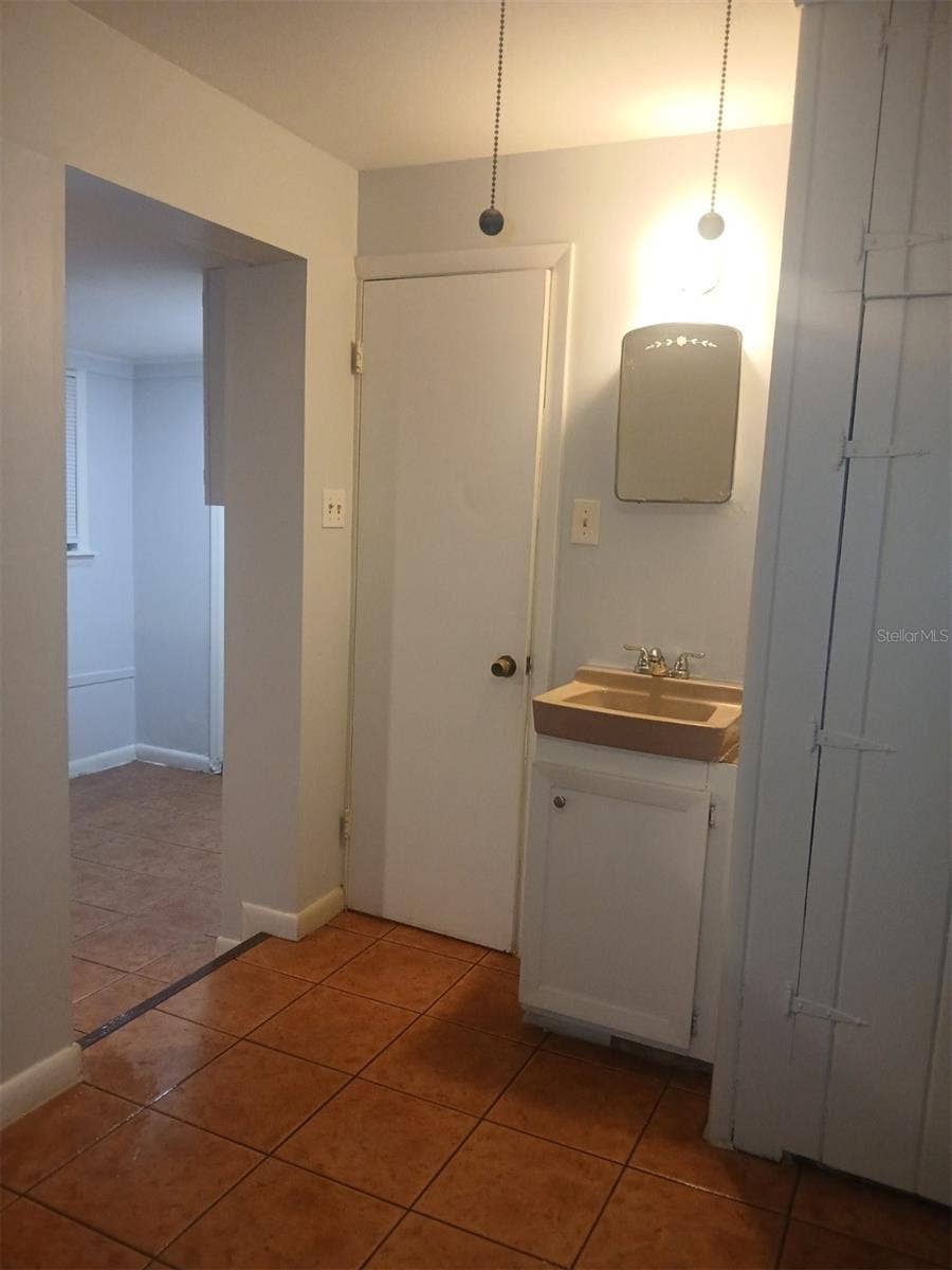 4262 3RD AVENUE N, St Petersburg, FL 33713