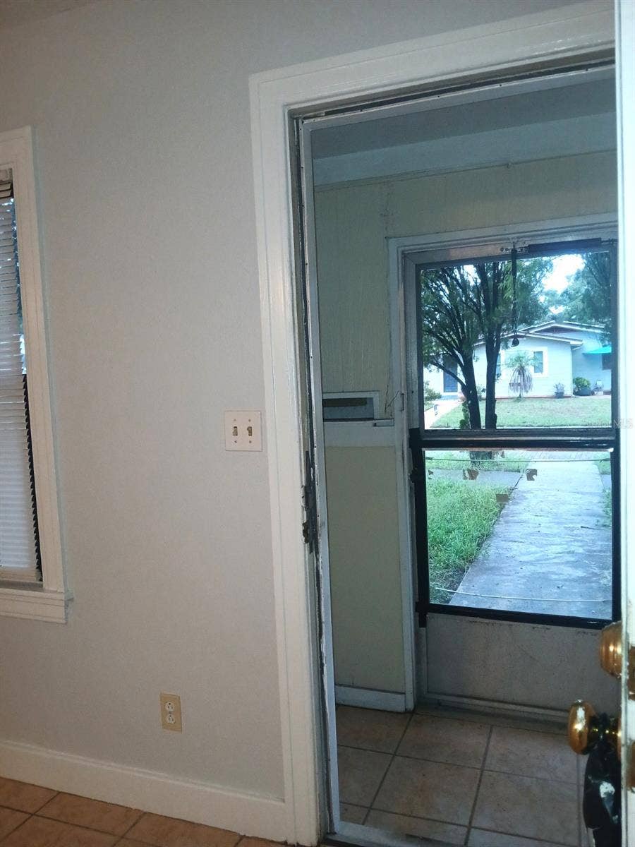 4262 3RD AVENUE N, St Petersburg, FL 33713