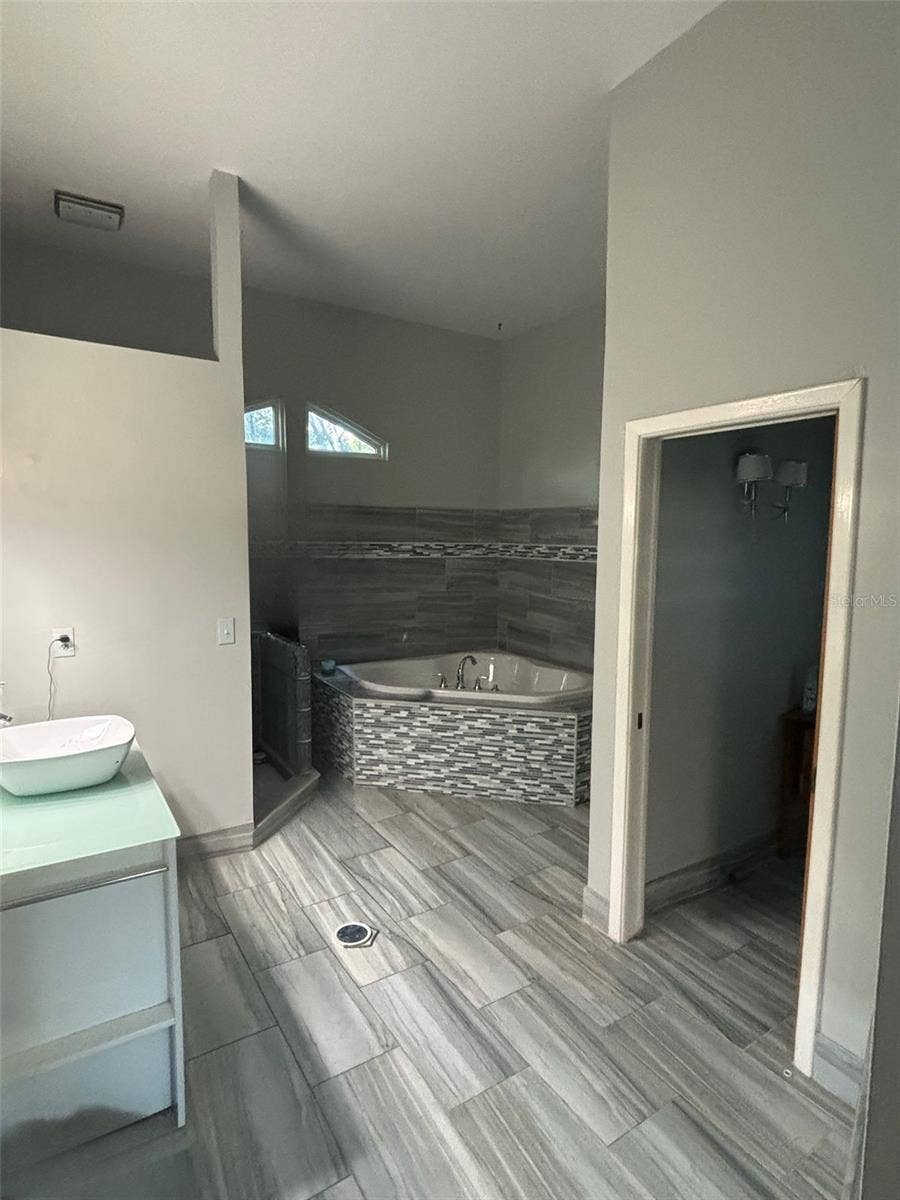 3090 PHOENIX AVENUE, Oldsmar, FL 34677 3090 PHOENIX AVENUE, Oldsmar, FL 34677