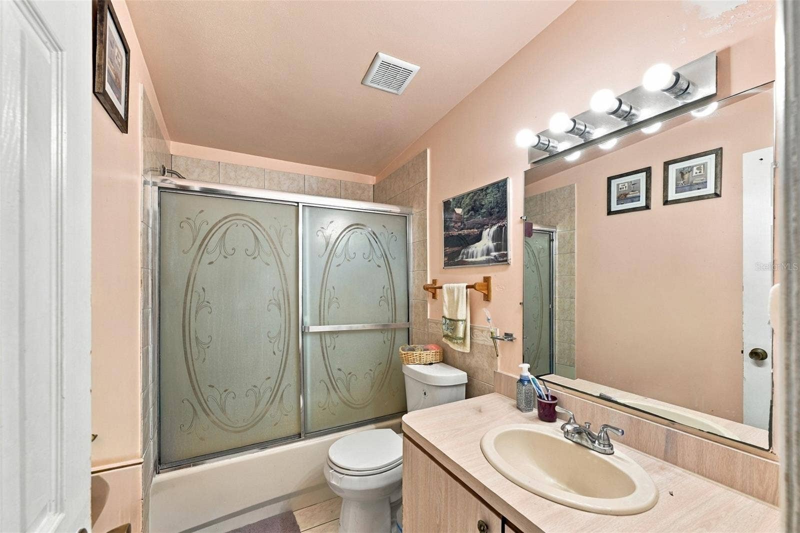431 74TH AVENUE N, St Petersburg, FL 33702 Bathroom 3