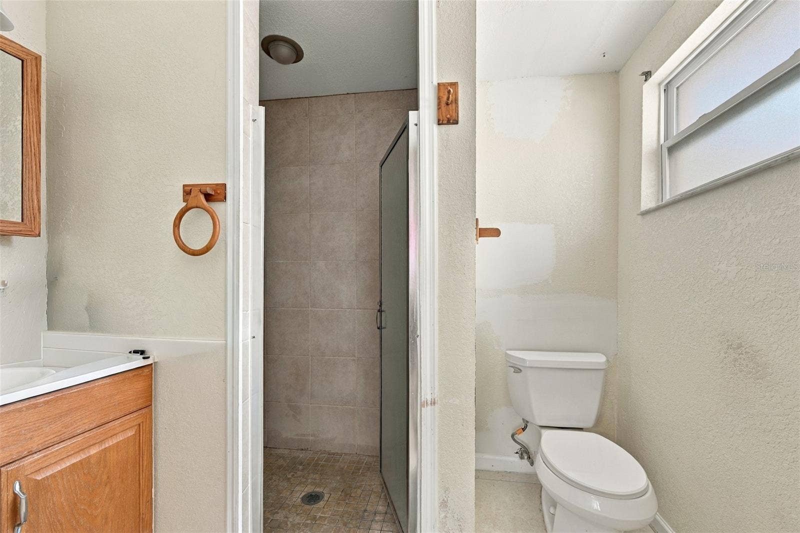 431 74TH AVENUE N, St Petersburg, FL 33702 Primary bathroom