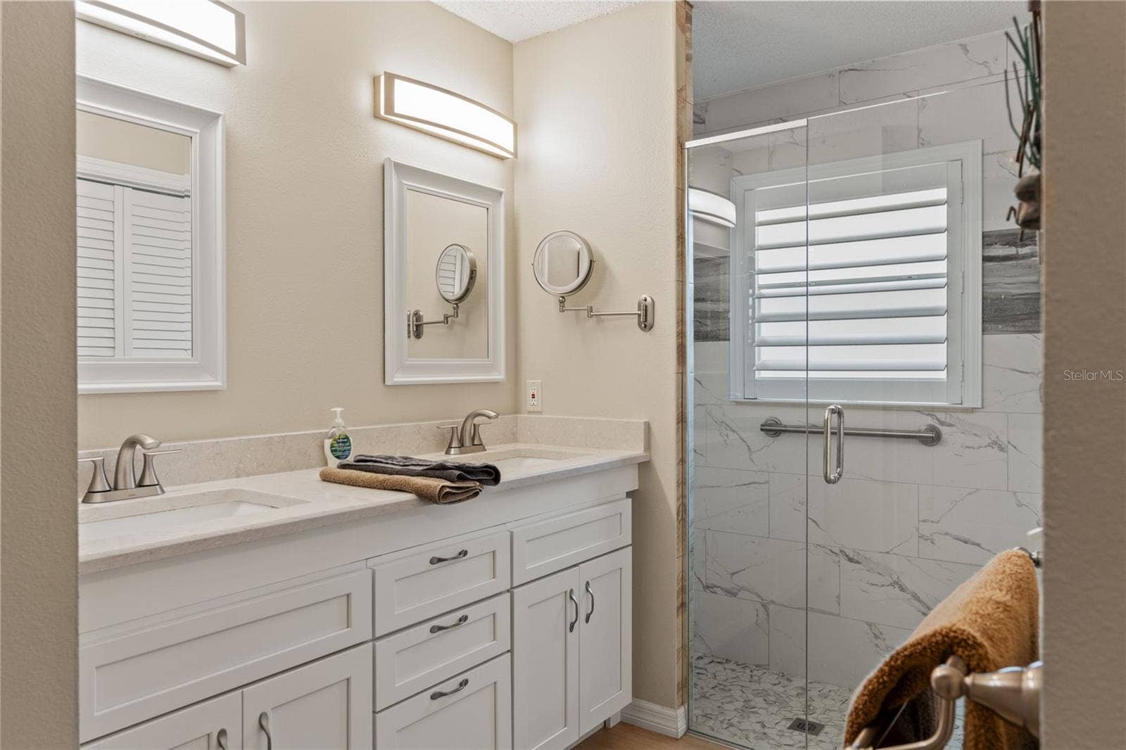 Dual sinks, shower